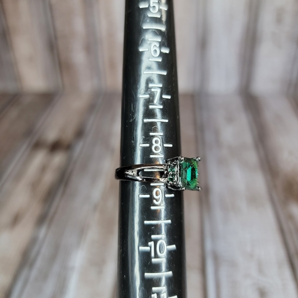 Womens Ring Size 8.5 - Picture 6 of 6